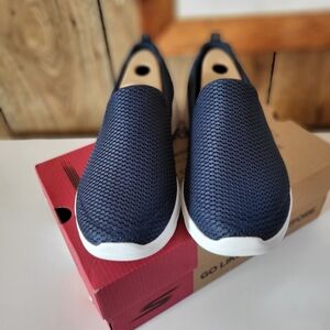 Skechers Women's Go Walk Joy Sneaker 8 W